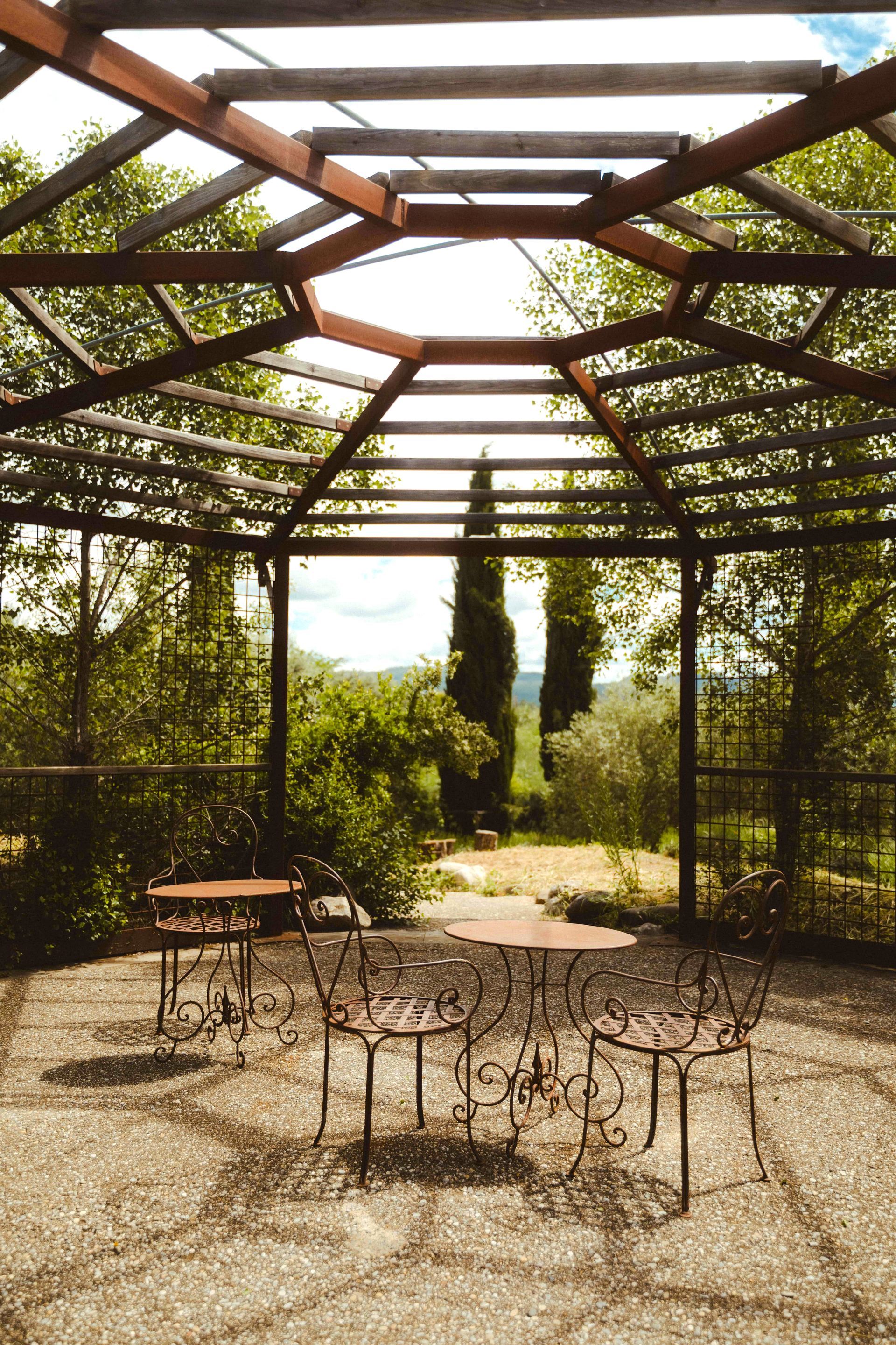 La terrasse et les jardins du Domaine de la Myrtille